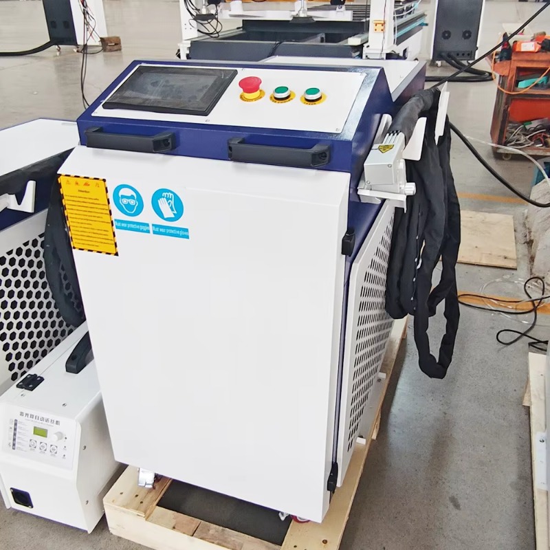 Handheld Laser Welding Machine - เครื่องทำความสะอาดด้วยเลเซอร์แบบพกพาสำหรับทำความสะอาดพื้นผิวหลังการเชื่อม พร้อมกำลังเลเซอร์ไฟเบอร์ 300 วัตต์ที่เสถียร จำหน่ายในราคาขายส่ง