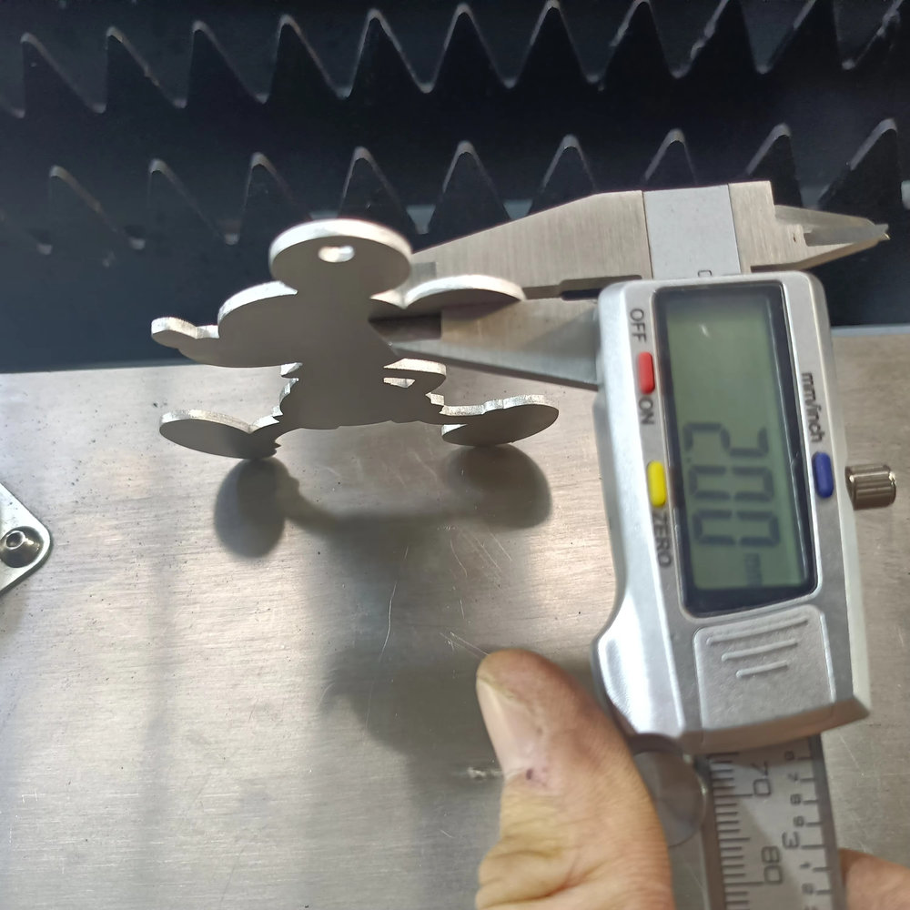 เครื่องตัดโลหะไฟเบอร์เลเซอร์เก - Industrial Laser Cutter For Metal บทวิจารณ์และราคา